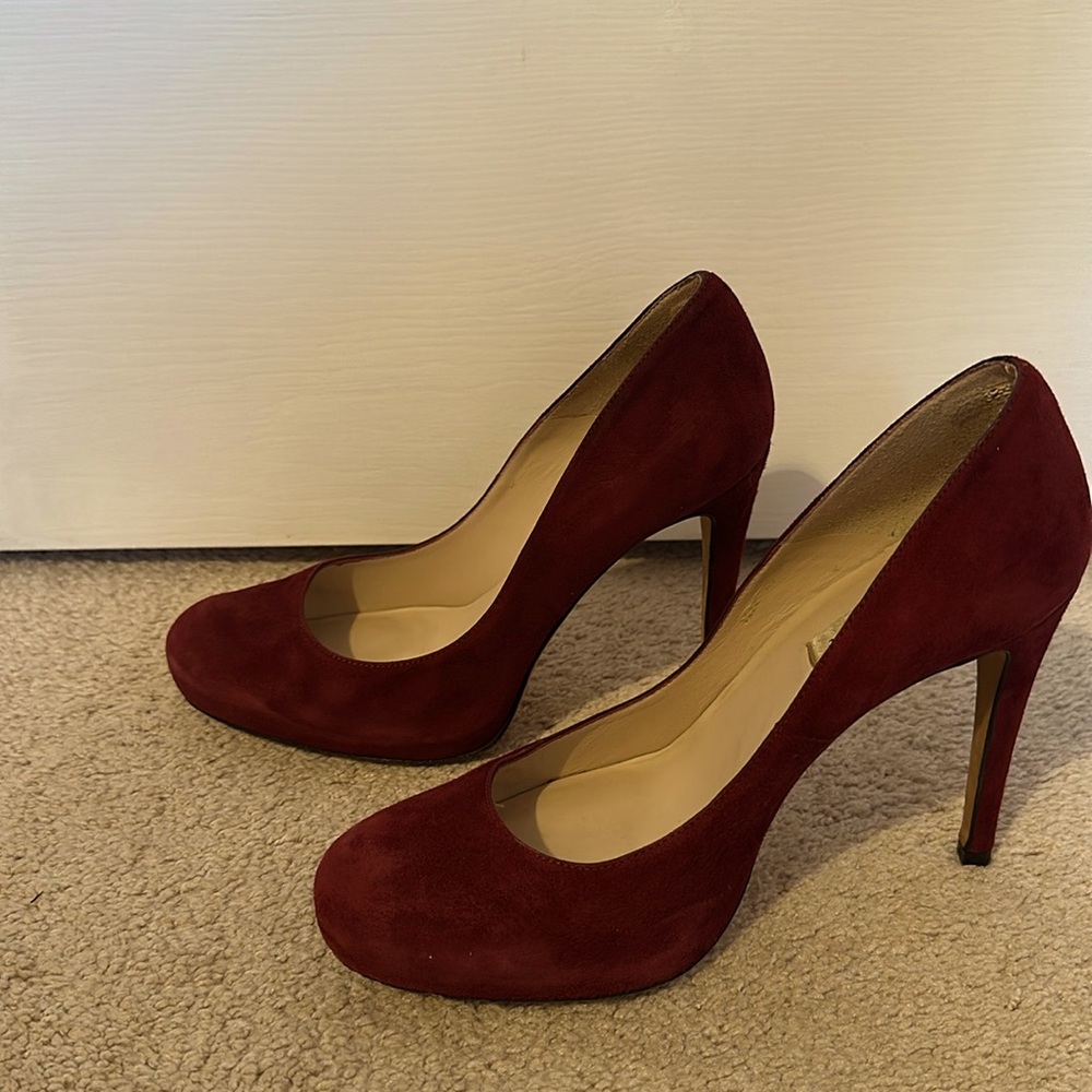 L.K. Bennett maroon suede pumps Size 40.